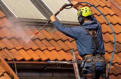 Démoussage et hydrofuge de toiture à la Celle-en-Morvan